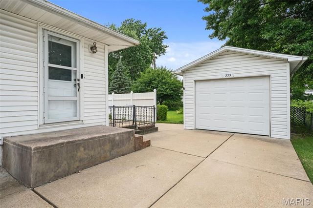 335 S Saint Charles Street, Florissant, MO 63031