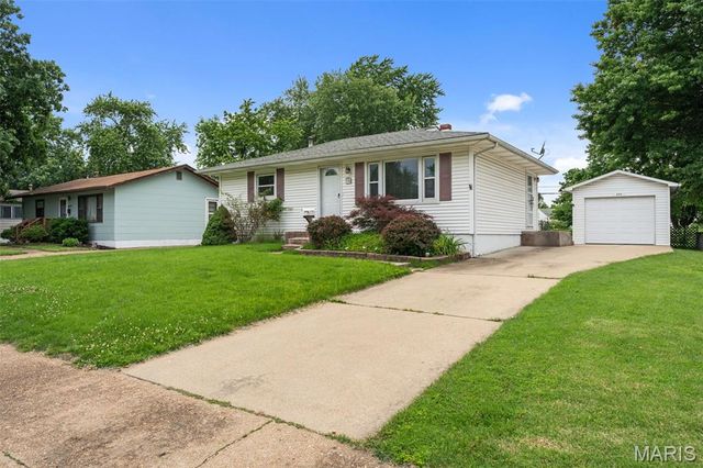 335 S Saint Charles Street, Florissant, MO 63031
