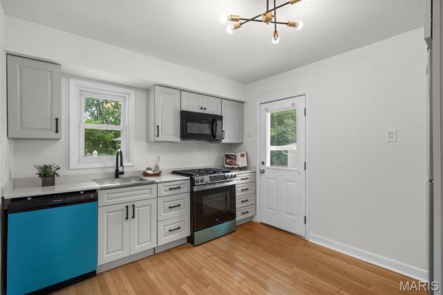 335 S Saint Charles Street, Florissant, MO 63031