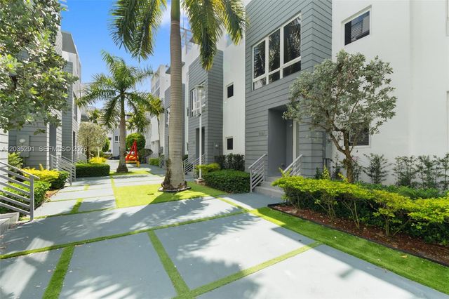 9161 NW 33rd St, Doral, FL 33172