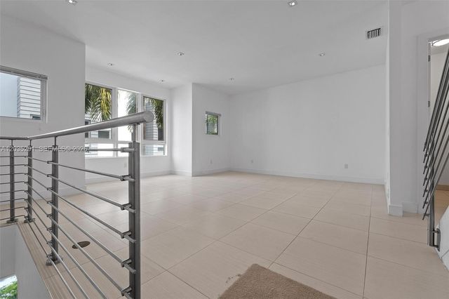 9161 NW 33rd St, Doral, FL 33172