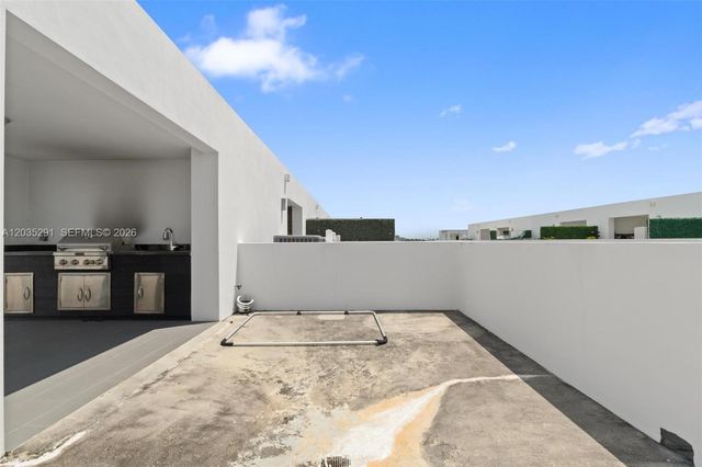 9161 NW 33rd St, Doral, FL 33172