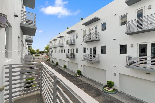9161 NW 33rd St, Doral, FL 33172