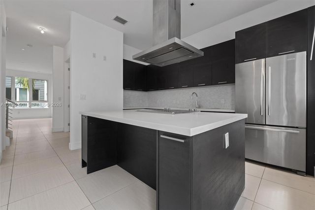 9161 NW 33rd St, Doral, FL 33172