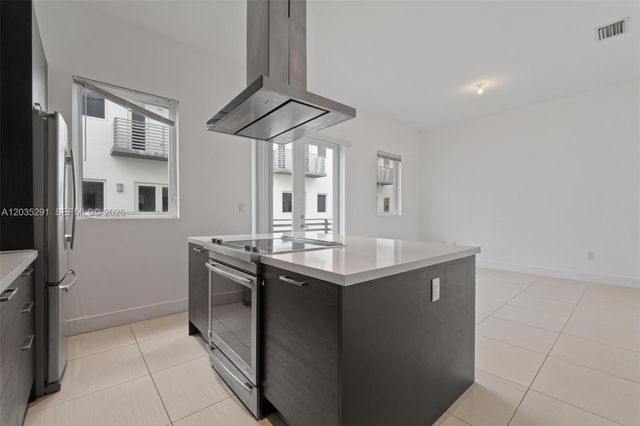 9161 NW 33rd St, Doral, FL 33172
