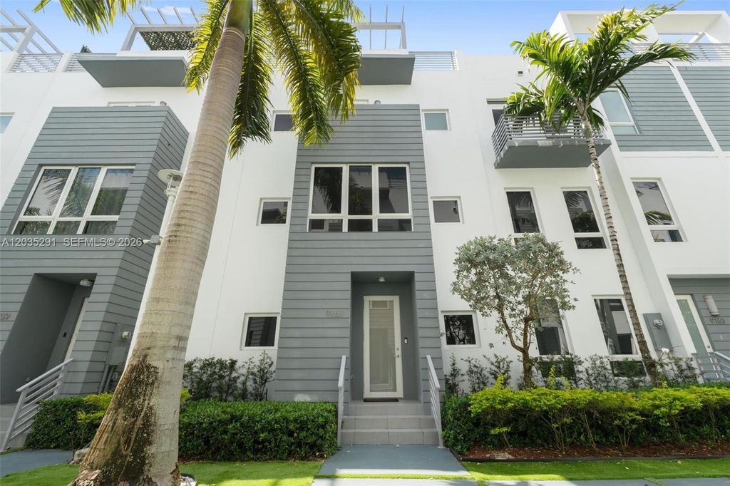 9161 NW 33rd St, Doral, FL 33172