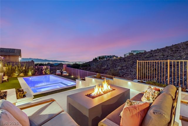 40 Stonemark Drive, Henderson, NV 89052