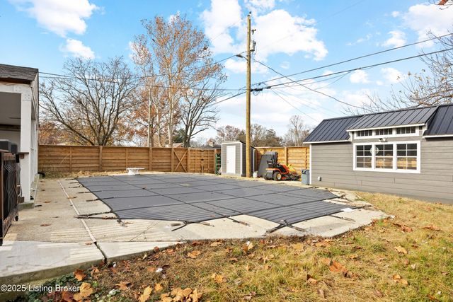 3907 Mamaroneck Rd, Louisville, KY 40218