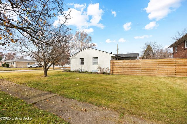 3907 Mamaroneck Rd, Louisville, KY 40218