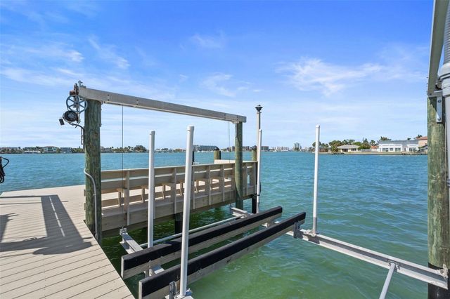 11050 7TH STREET E, Treasure Island, FL 33706