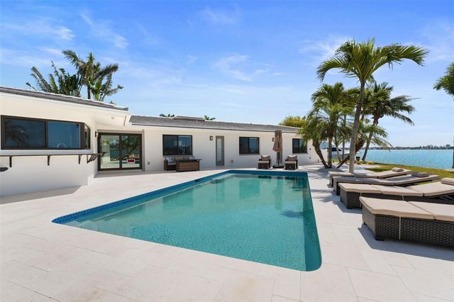 11050 7TH STREET E, Treasure Island, FL 33706