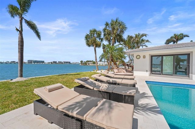 11050 7TH STREET E, Treasure Island, FL 33706