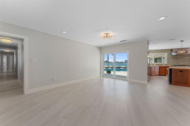 11050 7TH STREET E, Treasure Island, FL 33706