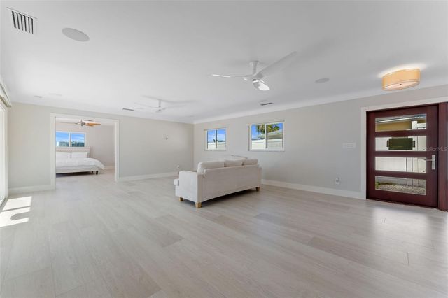 11050 7TH STREET E, Treasure Island, FL 33706