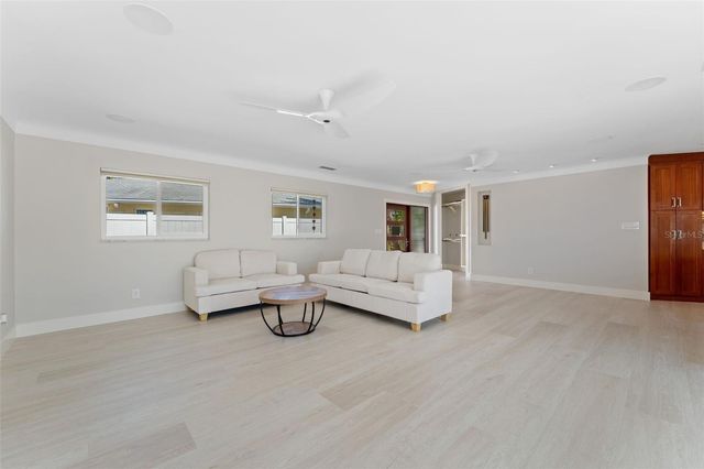 11050 7TH STREET E, Treasure Island, FL 33706