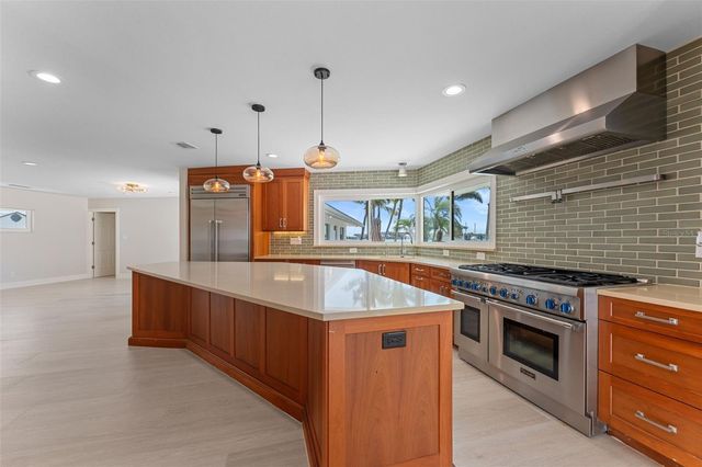 11050 7TH STREET E, Treasure Island, FL 33706