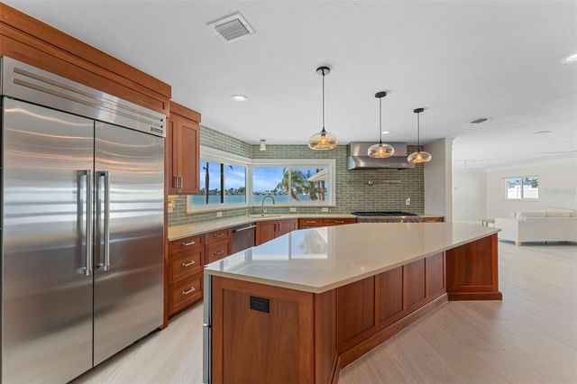 11050 7TH STREET E, Treasure Island, FL 33706