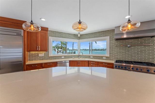 11050 7TH STREET E, Treasure Island, FL 33706