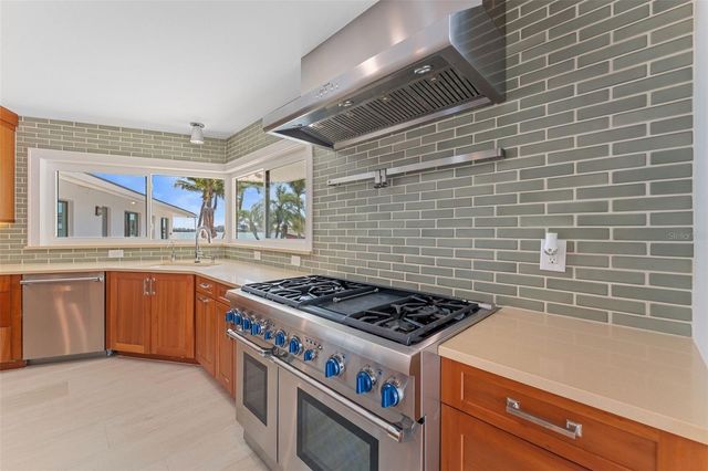 11050 7TH STREET E, Treasure Island, FL 33706