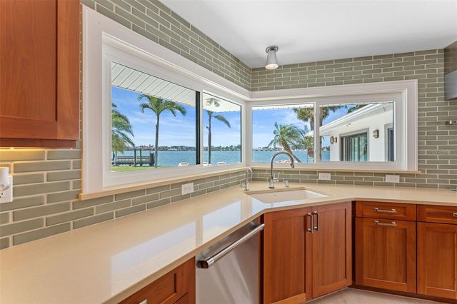 11050 7TH STREET E, Treasure Island, FL 33706