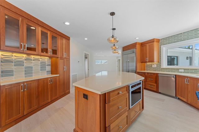11050 7TH STREET E, Treasure Island, FL 33706