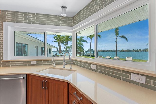 11050 7TH STREET E, Treasure Island, FL 33706