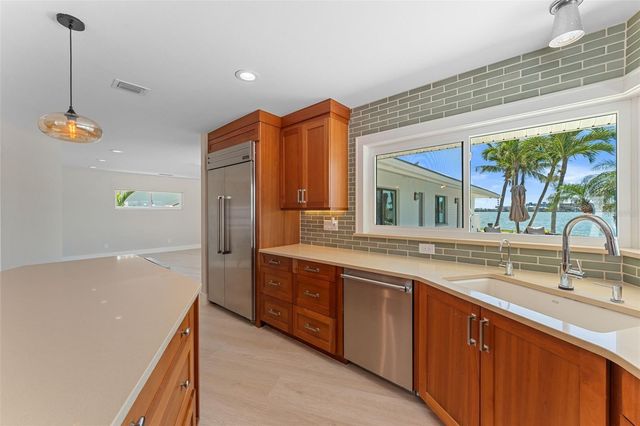 11050 7TH STREET E, Treasure Island, FL 33706