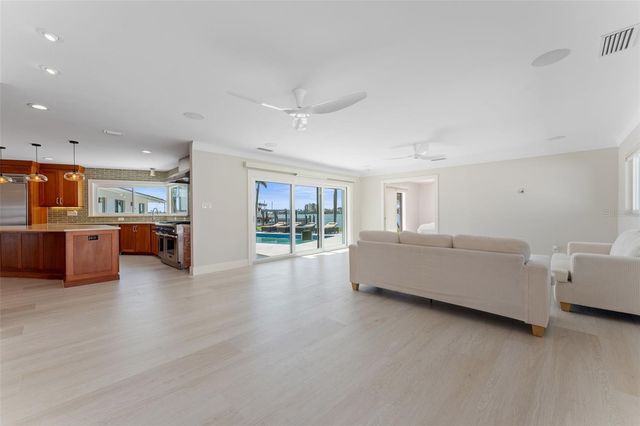 11050 7TH STREET E, Treasure Island, FL 33706