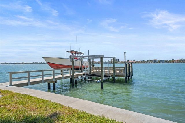 11050 7TH STREET E, Treasure Island, FL 33706
