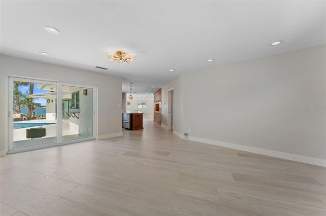 11050 7TH STREET E, Treasure Island, FL 33706