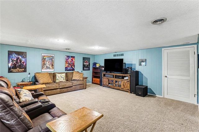 2103 Continental Avenue, Harrisonville, MO 64701