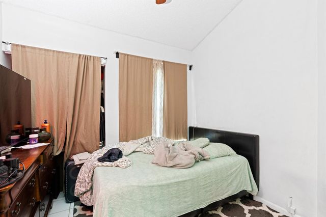 33 Peachtree Place, Boynton Beach, FL 33436