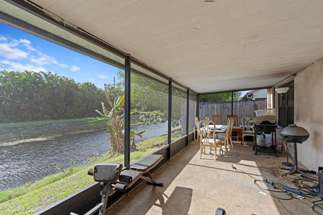 33 Peachtree Place, Boynton Beach, FL 33436