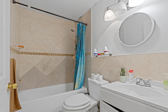 33 Peachtree Place, Boynton Beach, FL 33436