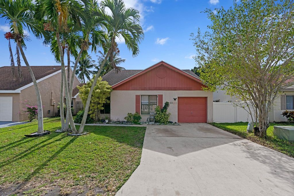 33 Peachtree Place, Boynton Beach, FL 33436