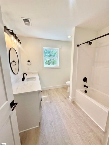 960 Goodjoin Road, Campobello, SC 29322