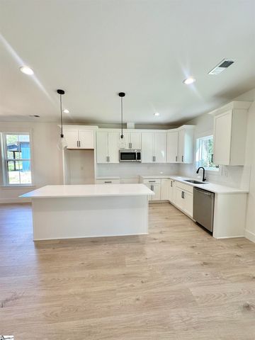 960 Goodjoin Road, Campobello, SC 29322