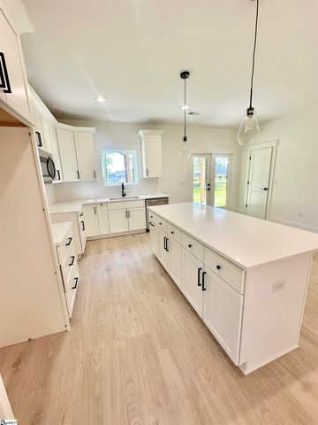 960 Goodjoin Road, Campobello, SC 29322