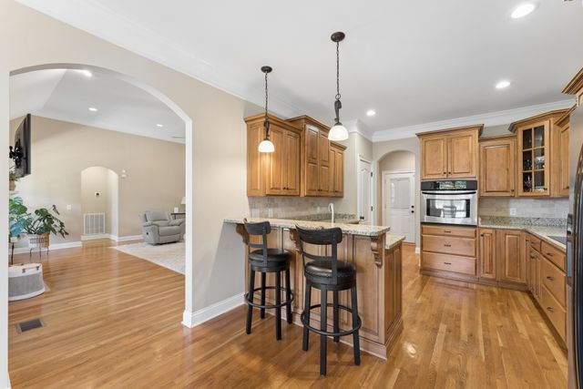 1038 Briarwood Dr, Cottontown, TN 37048