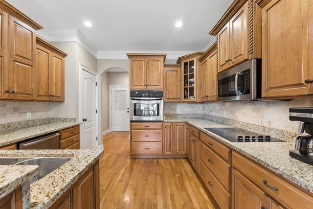 1038 Briarwood Dr, Cottontown, TN 37048