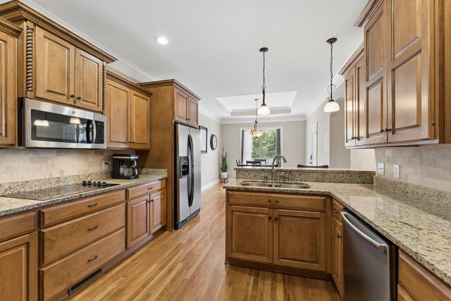 1038 Briarwood Dr, Cottontown, TN 37048