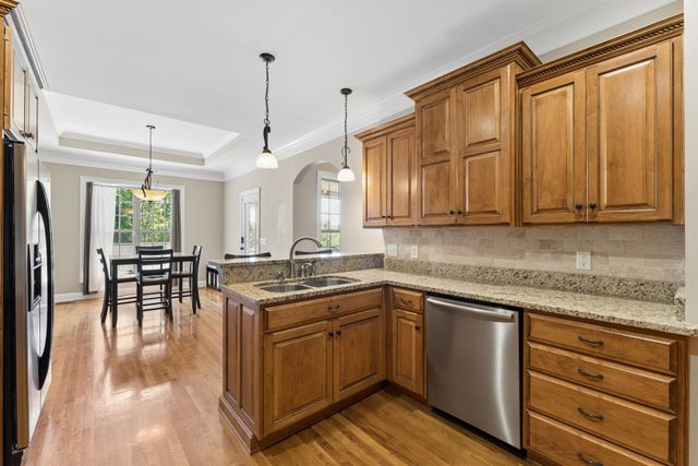 1038 Briarwood Dr, Cottontown, TN 37048