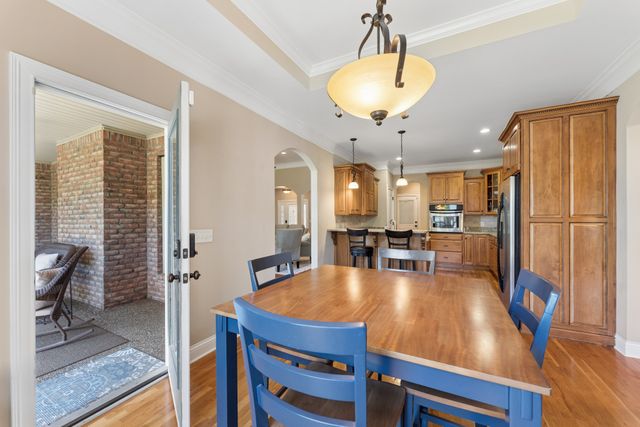 1038 Briarwood Dr, Cottontown, TN 37048