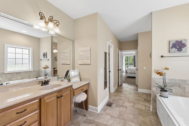 1038 Briarwood Dr, Cottontown, TN 37048