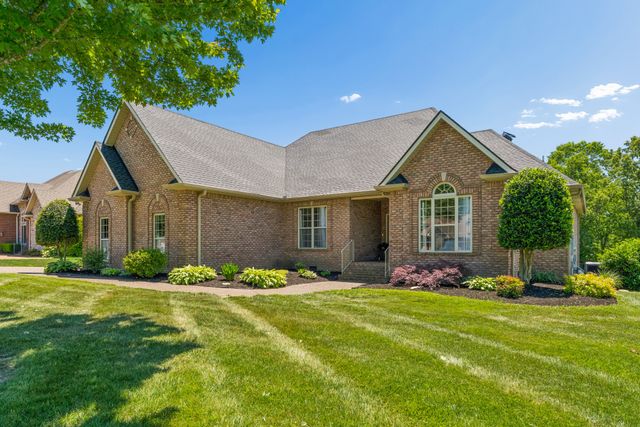 1038 Briarwood Dr, Cottontown, TN 37048