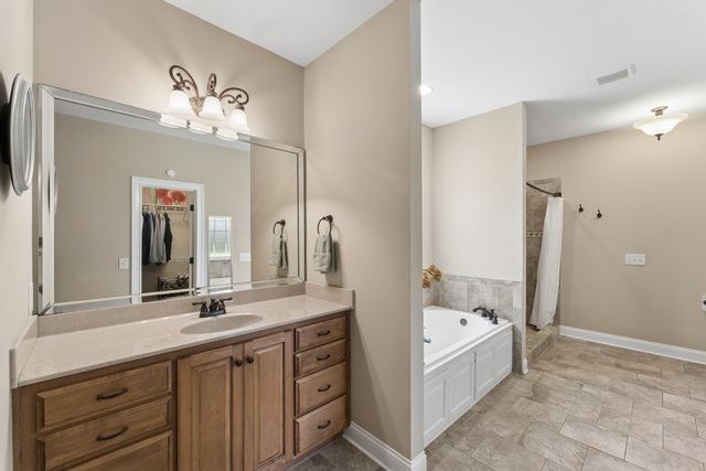 1038 Briarwood Dr, Cottontown, TN 37048