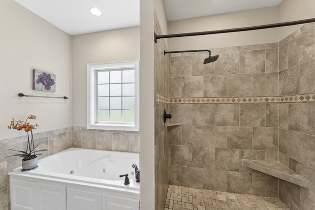 1038 Briarwood Dr, Cottontown, TN 37048