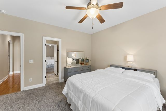 1038 Briarwood Dr, Cottontown, TN 37048