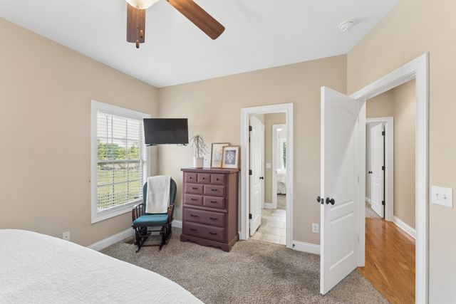 1038 Briarwood Dr, Cottontown, TN 37048