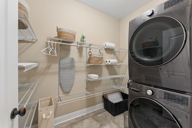 1038 Briarwood Dr, Cottontown, TN 37048